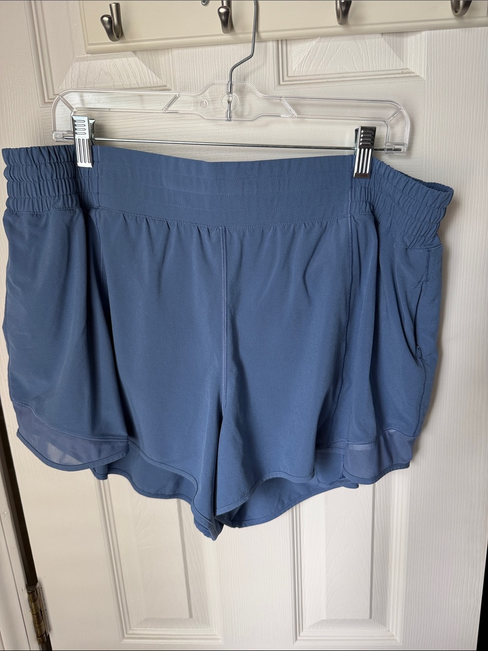 Lululemon Hotty Hot High-Rise Lined Short 4"
Colour Oasis Blue
Size 18 - Picture 2 of 5